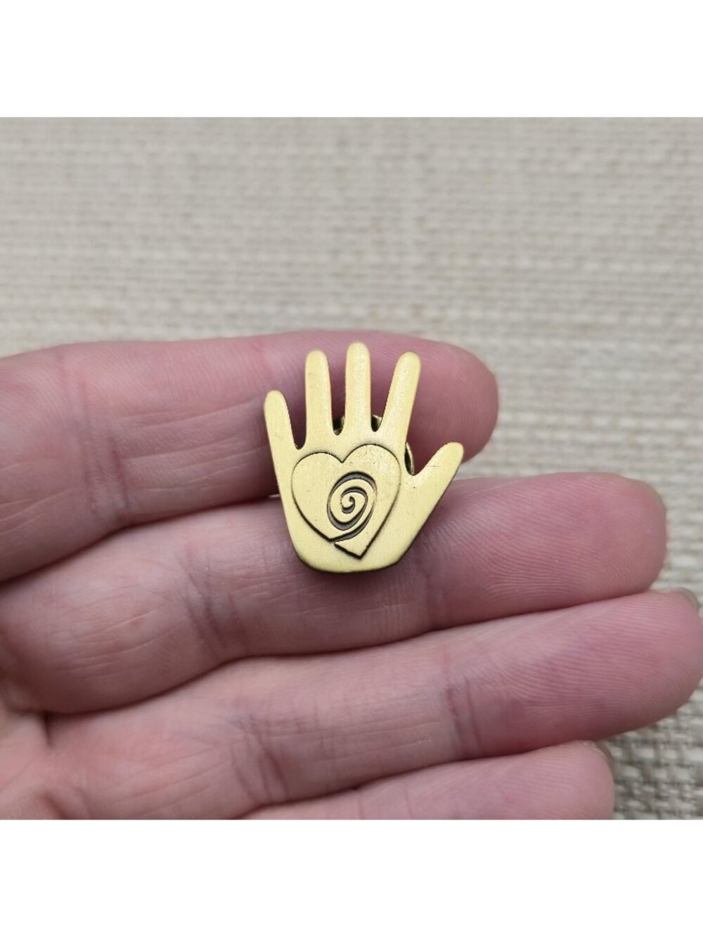 Baudville Helping Hand Spiral Heart Gold Tone Corporate Recognition Pin A8677